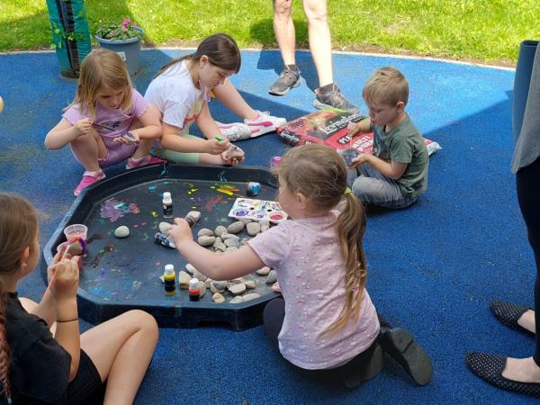 Image of family hubs play session